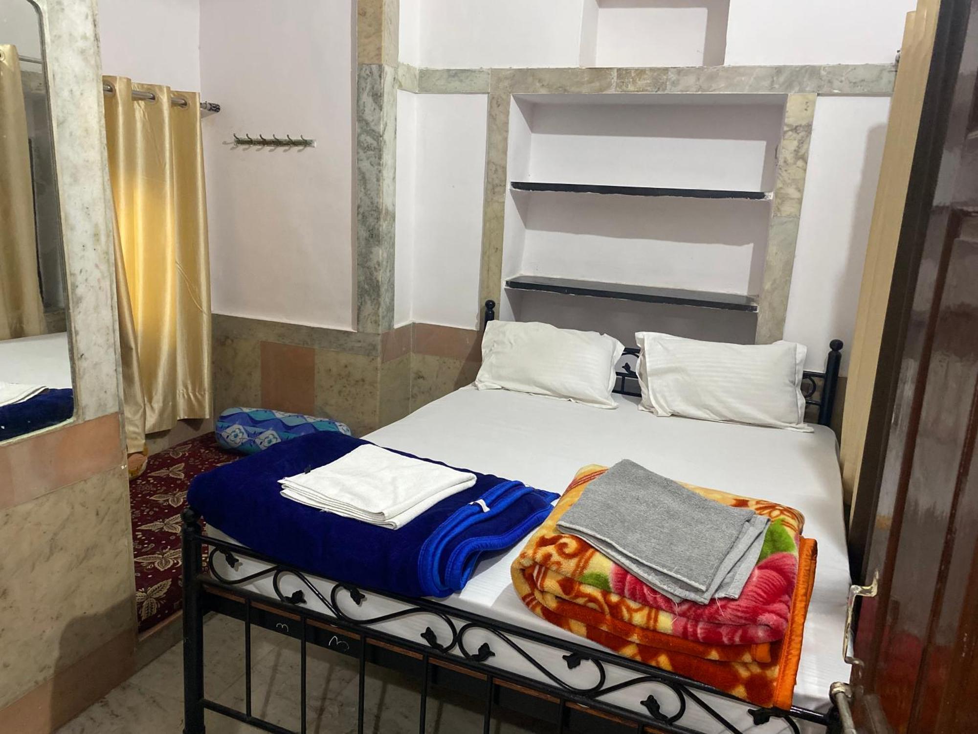 The New Lake Front Bed and Breakfast Udaipur Eksteriør billede